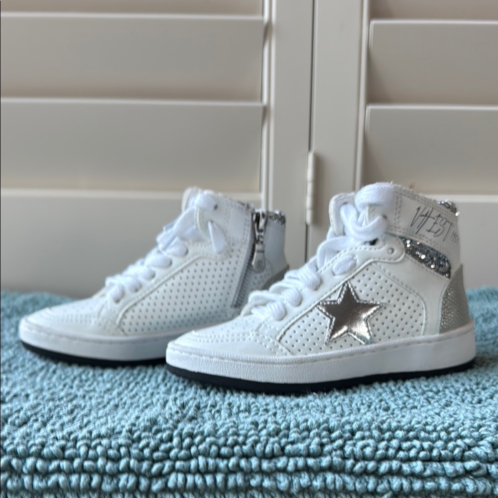 Vintage Havana White and Silver Sneakers